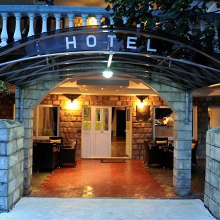 Hotel Evropa Подгориця Екстер'єр фото