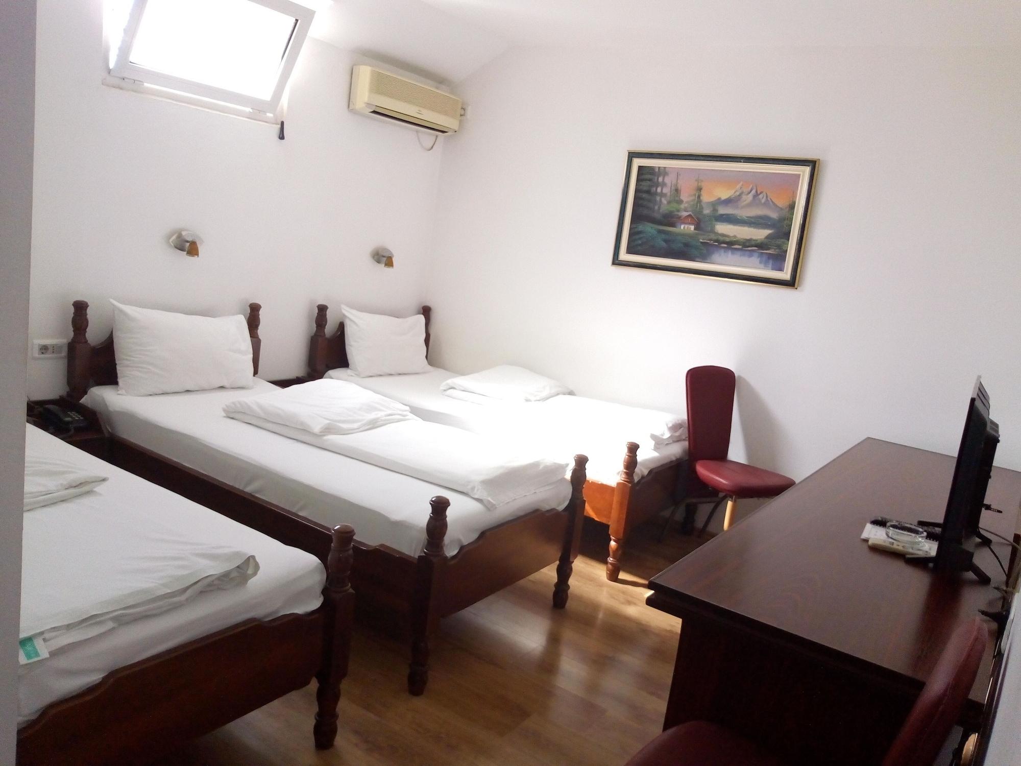 Hotel Evropa Подгориця Екстер'єр фото