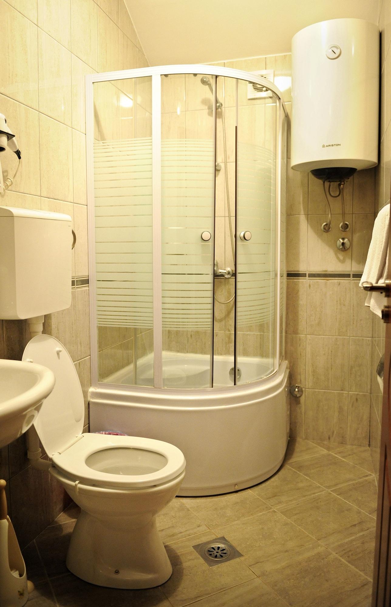 Hotel Evropa Подгориця Екстер'єр фото