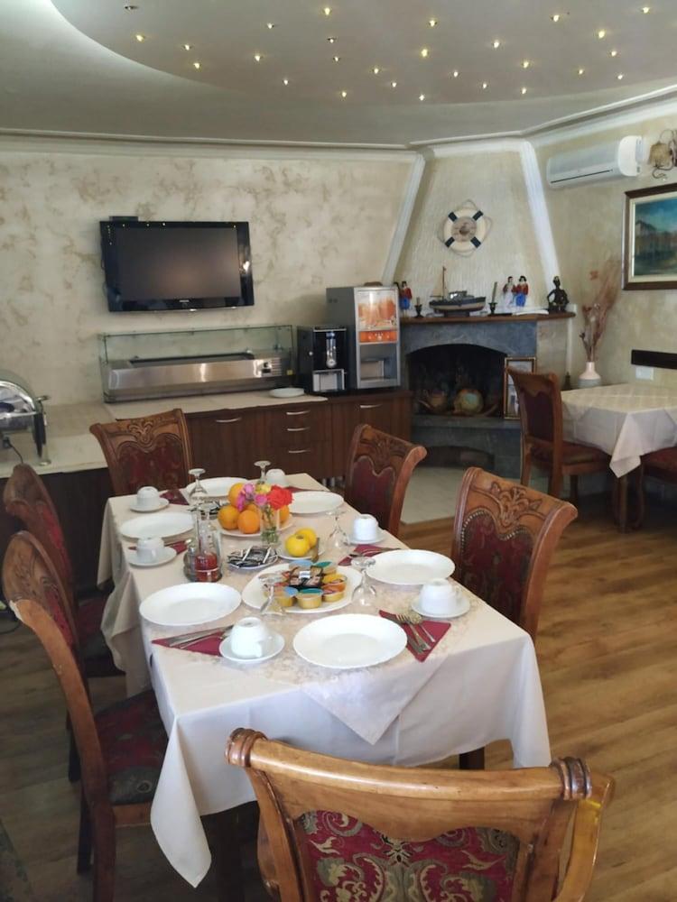 Hotel Evropa Подгориця Екстер'єр фото