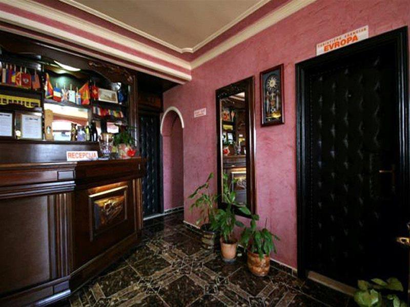 Hotel Evropa Подгориця Екстер'єр фото