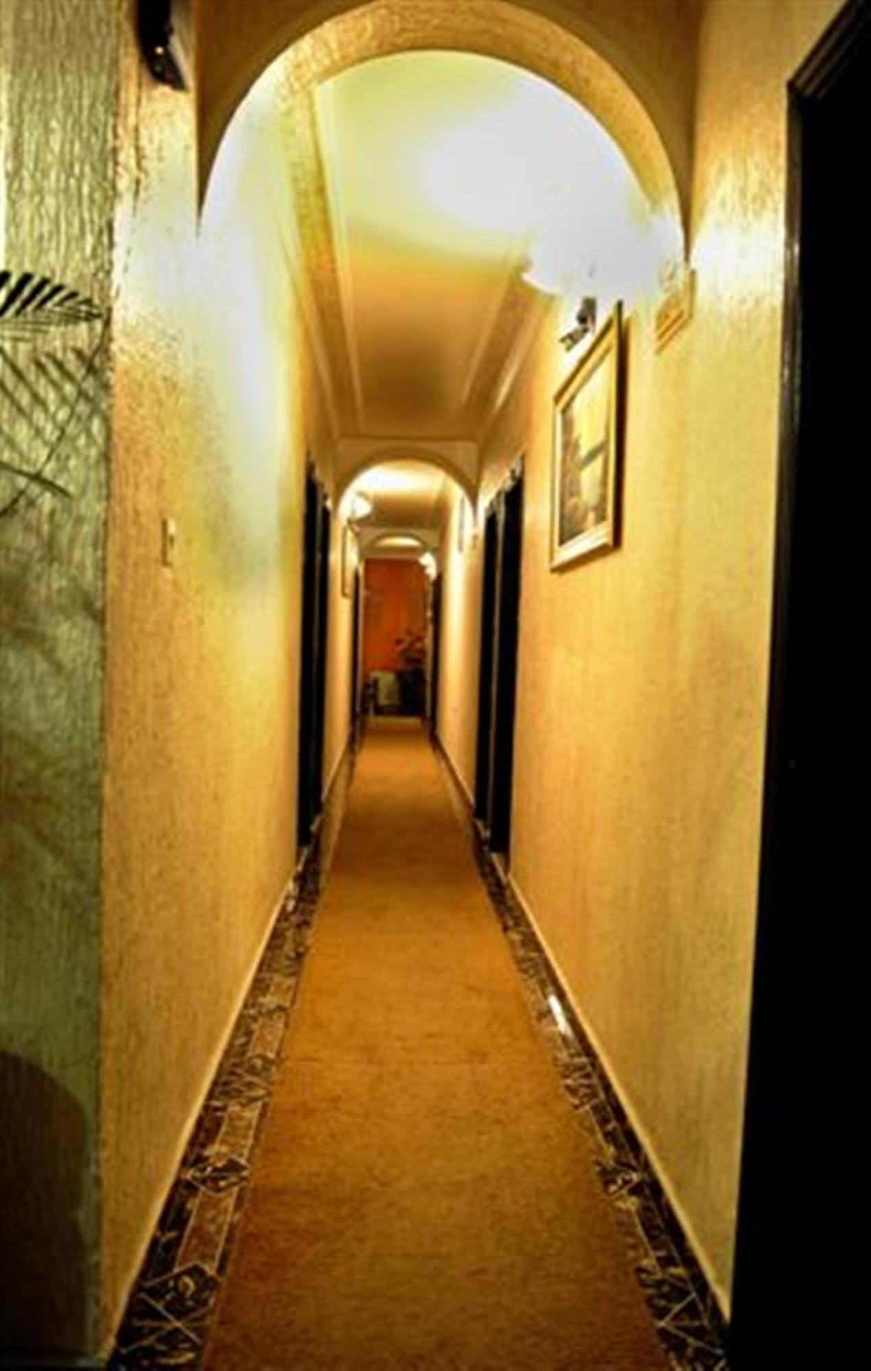 Hotel Evropa Подгориця Екстер'єр фото