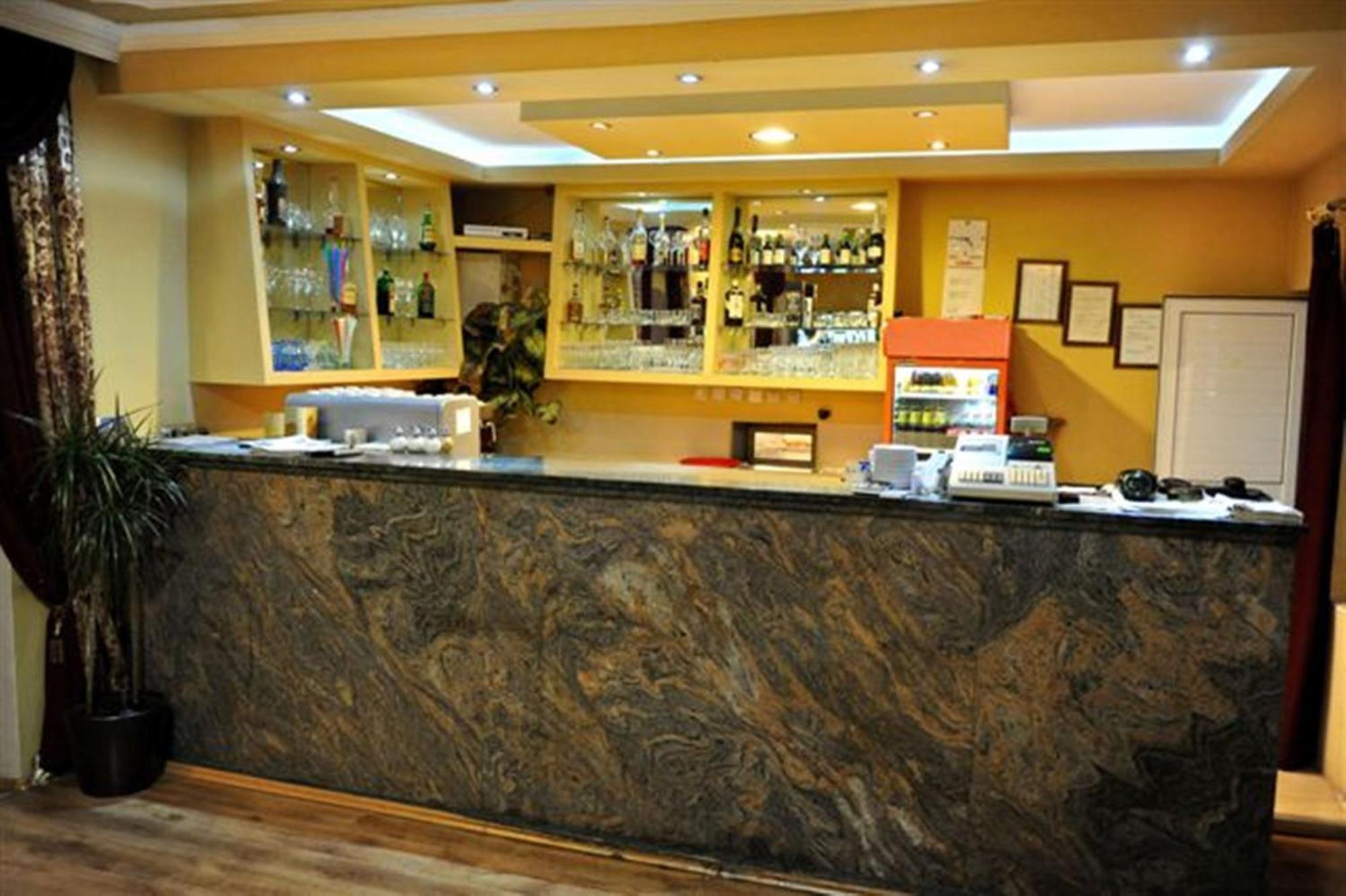 Hotel Evropa Подгориця Екстер'єр фото