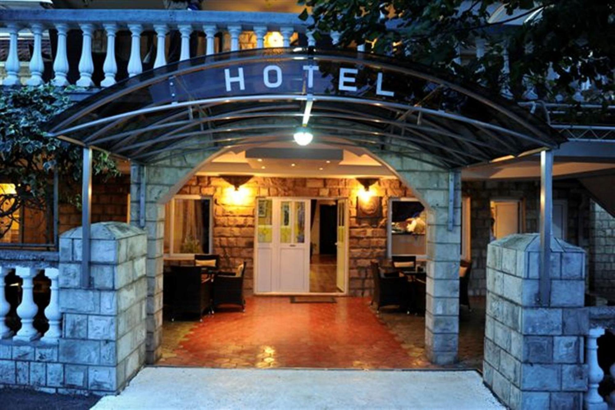 Hotel Evropa Подгориця Екстер'єр фото