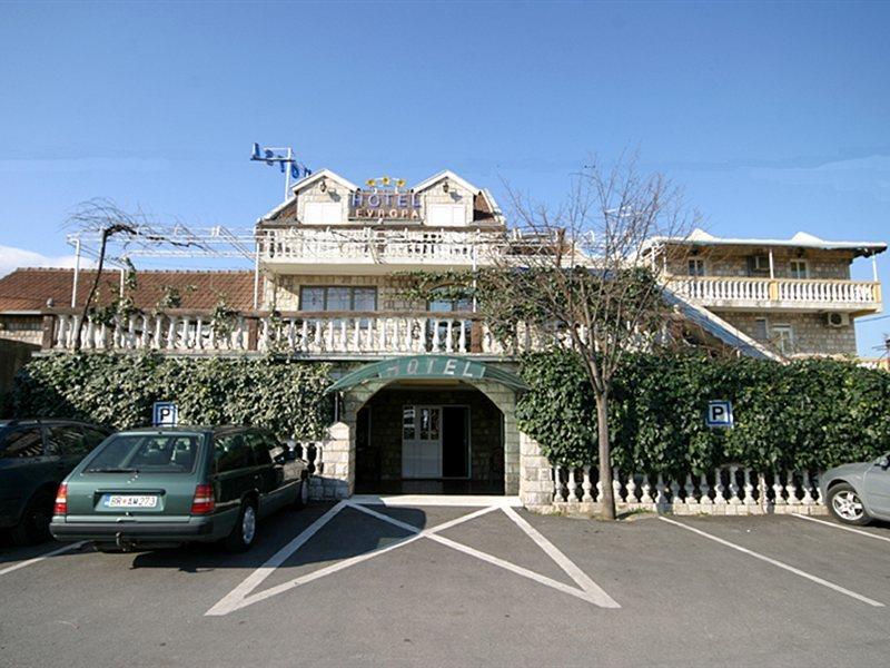 Hotel Evropa Подгориця Екстер'єр фото